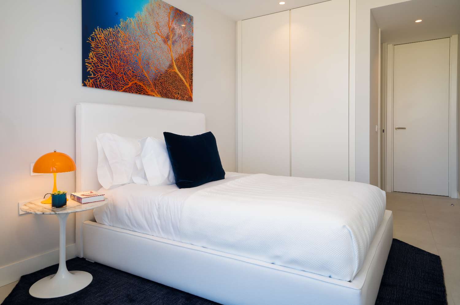 Сказочный двухуровневый пентхаус с 4 спальнями и панорамным видом на море. Дизайн интерьера от Аалто включен в стоимость.