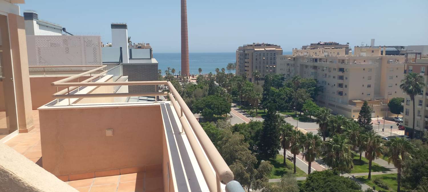 Upea kattohuoneisto 200 metrin päässä Ponienten rannalta Malagan pääkaupungissa