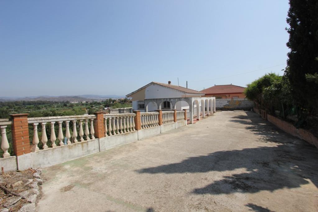 Independent villa for sale in Alhaurin de la Torre