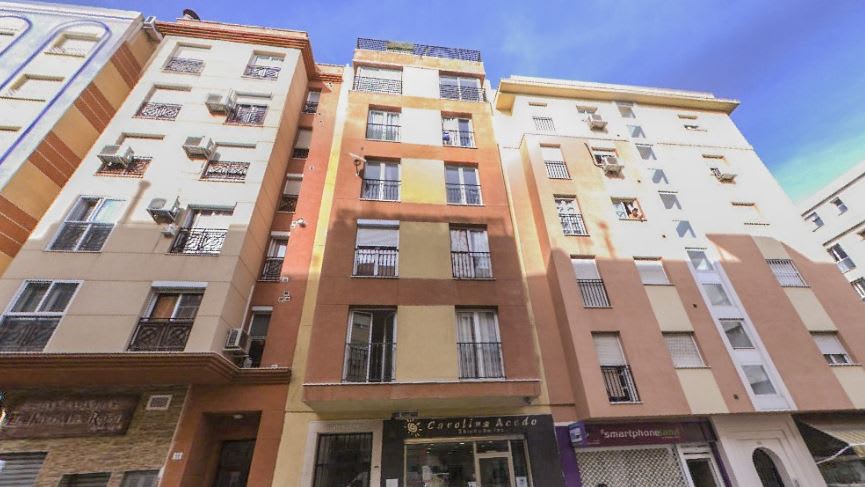 sale of apartments, flats and chalets in different areas of Malaga without possession or occupied