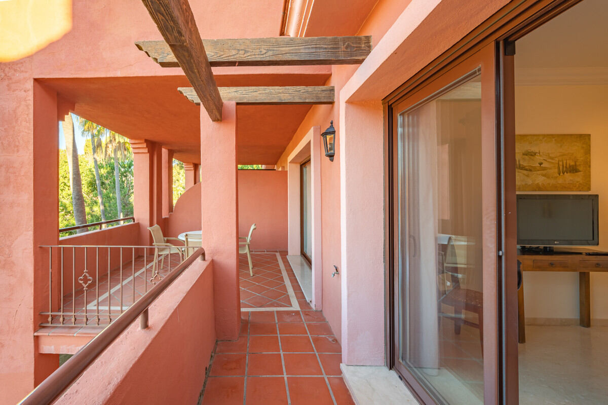 Huoneisto myytävänä Vasari-kompleksissa Puerto Banus Marbella