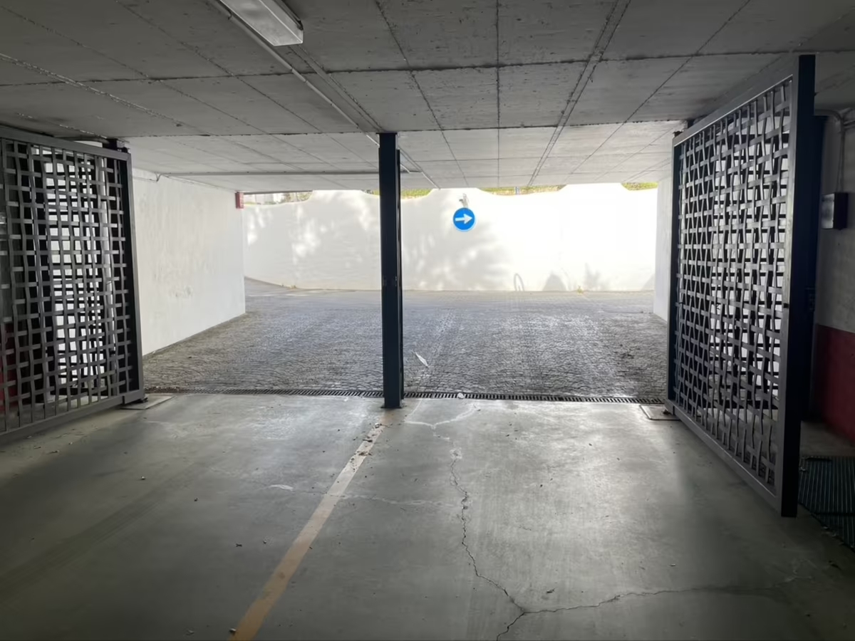 Venda lot 8 places de garatges amb trasters molt amplis a Sotogrande Cadiz
