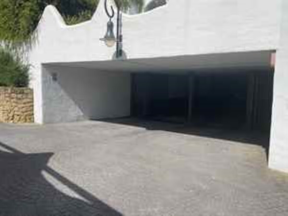 Venta lote 8 plazas de garajes con trasteros muy amplios en Sotogrande Cadiz
