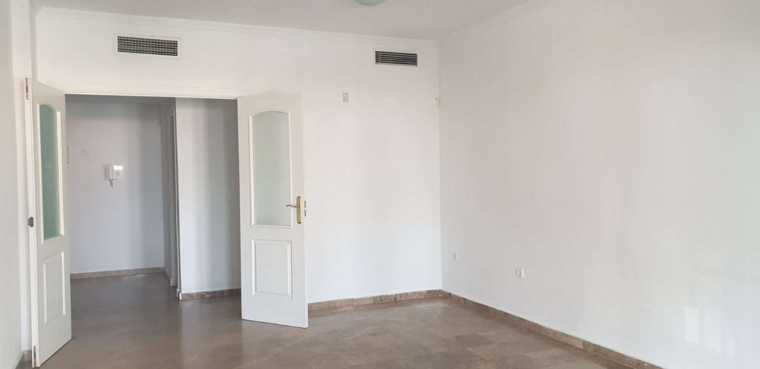 Venta apartamento planta baja en Marbella