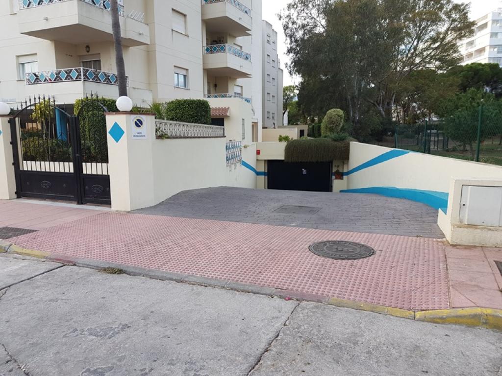 Venta plaza garaje en residencial Arenal Marbella