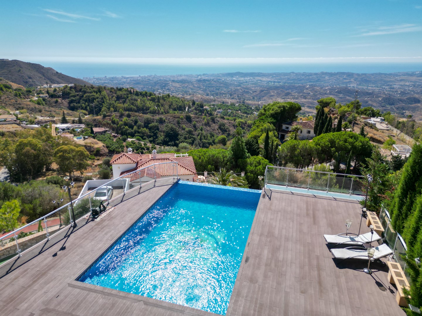 INDEPENDENT VILLA AND APARTMENT FOR SALE IN URB VALTOCADO MIJAS