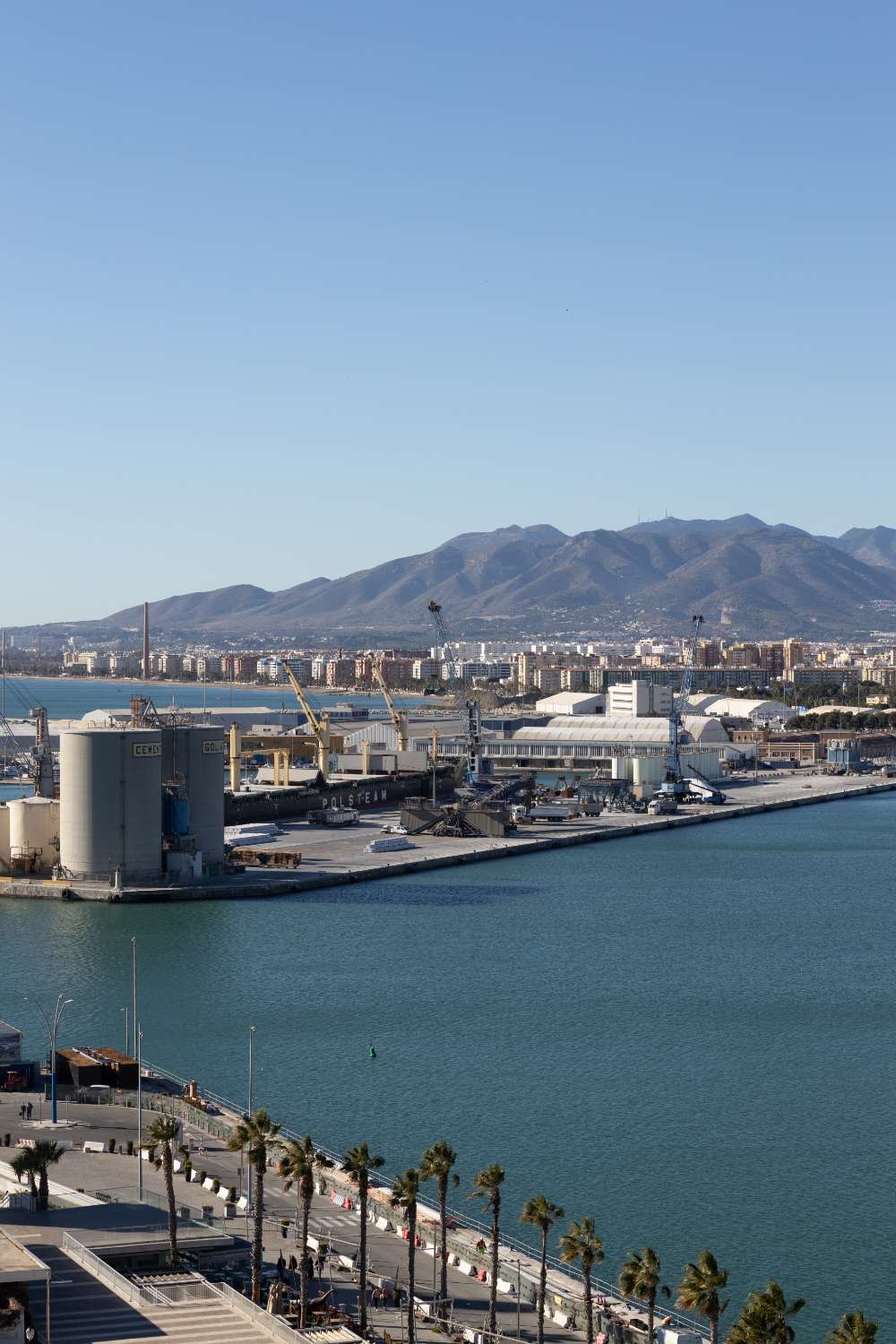 Lejlighed med udsigt over havnen og havet i Malaga by
