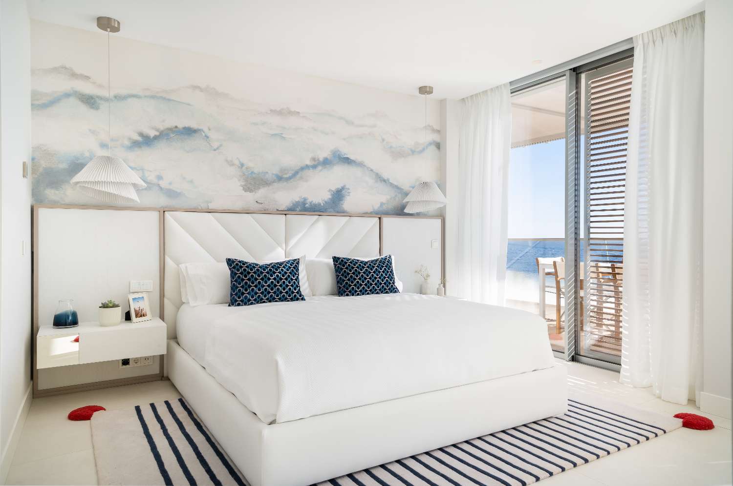 绝妙的复式 4 卧室顶层公寓，可欣赏大海全景。阿尔托的室内设计包含在价格中。