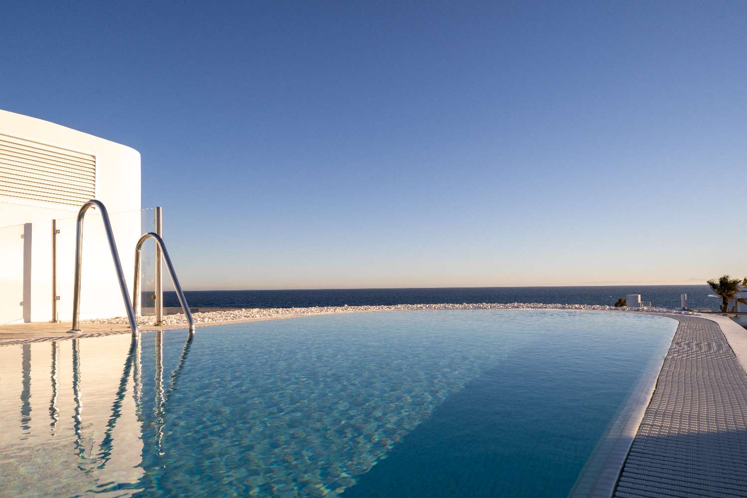 Fantastisk duplex 4 værelses penthouse med panoramaudsigt over havet. Indretning af Aalto inkluderet i prisen.