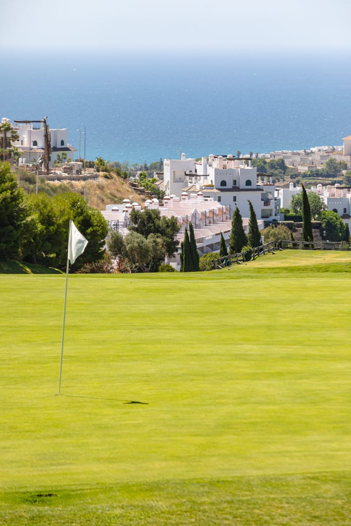 Venta promoción en Urb Doña Julia golf Casares Málaga