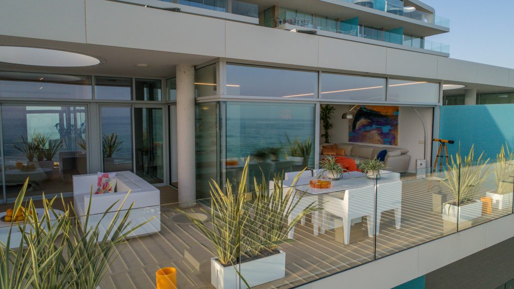 Пентхаус на продажу с видом на море и в 50 м от пляжа Бенальмадена Коста Малага