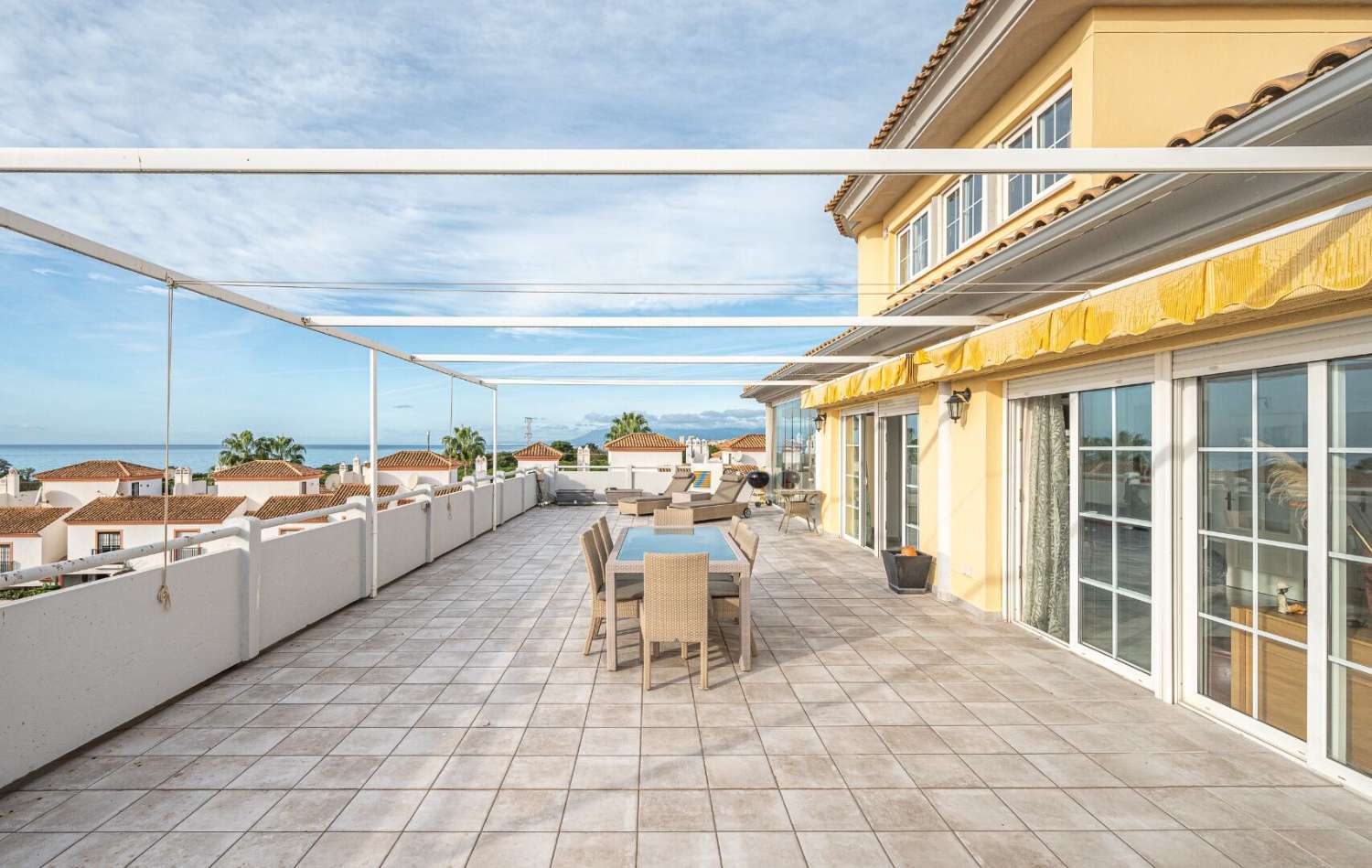 海景顶层公寓 / Cabopino-Marbella