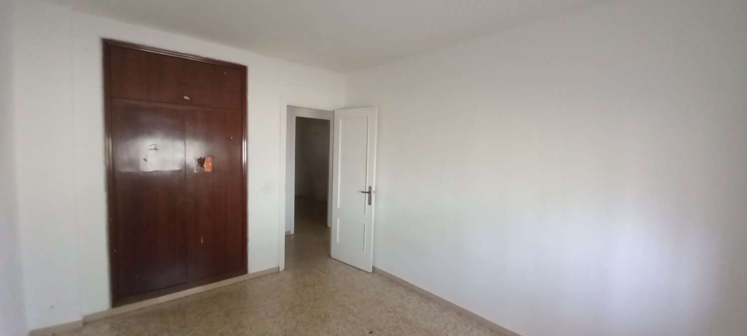 Appartement te koop in Urbanisatie Los Arcos algeciras (Cadiz)