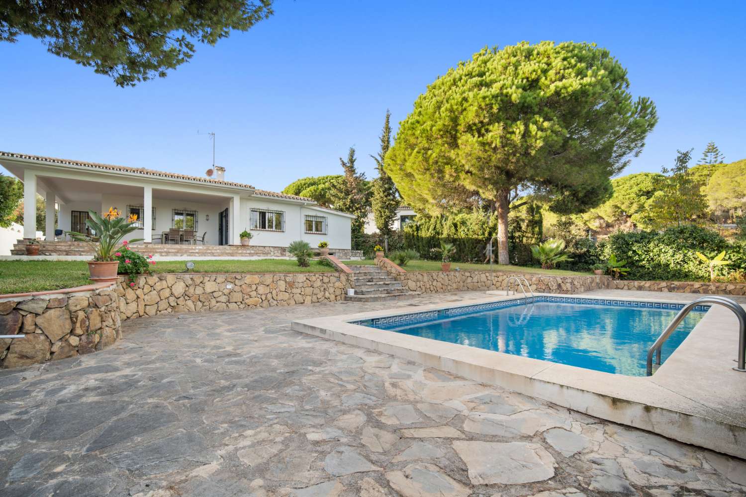 Villa til salg i Elviria, Marbella East