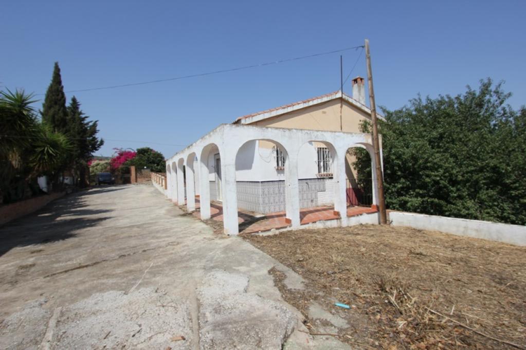 Uavhengig villa til salgs i Alhaurin de la Torre