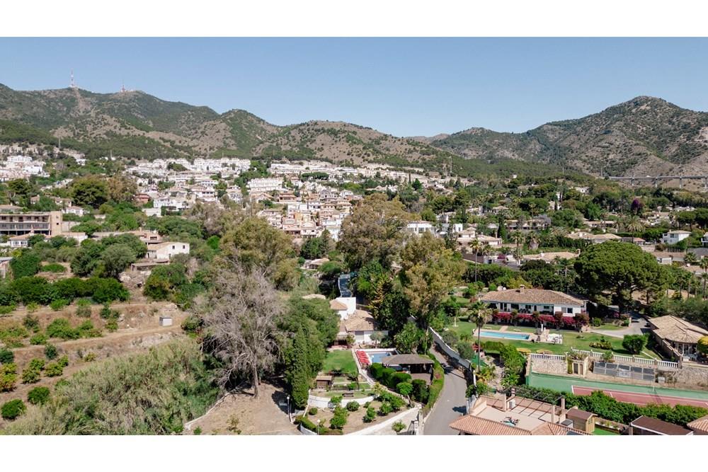 Villa for sale with panoramic views in Benalmadena town