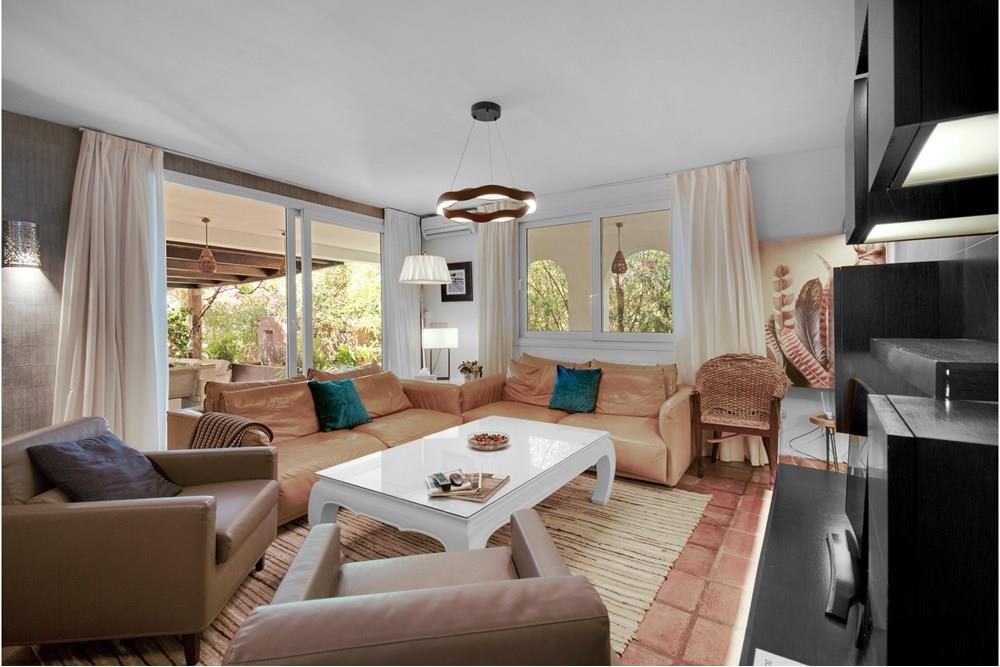 Villa til salgs med panoramautsikt i Benalmadena by