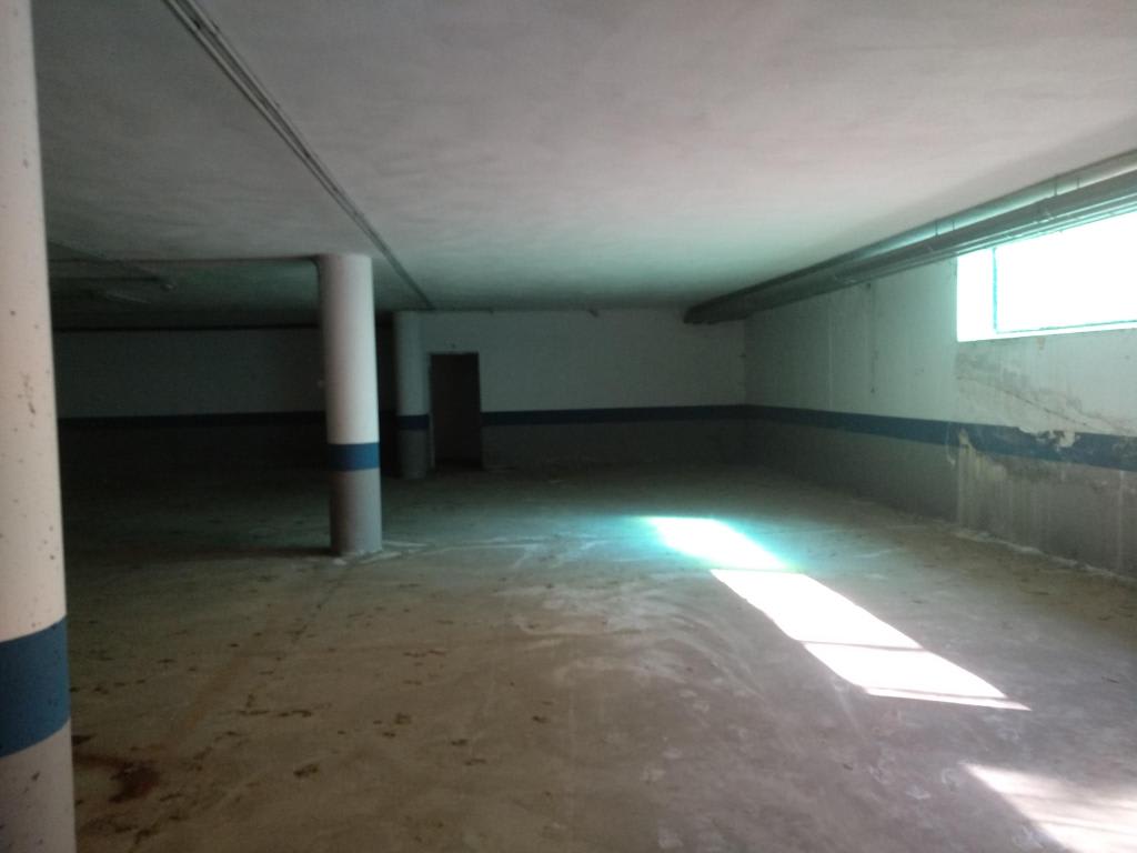 Stort garage till salu med källare och parkeringsplatser i Ronda Málaga