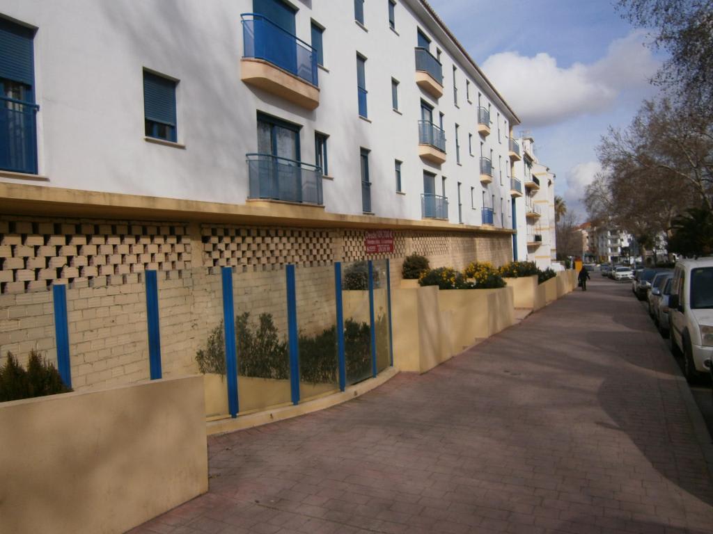 Stort garage till salu med källare och parkeringsplatser i Ronda Málaga
