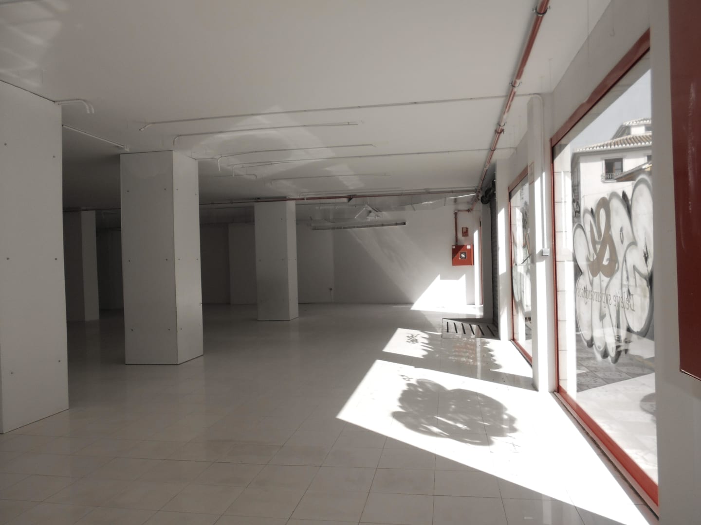 Ampio locale open space in vendita a Granada