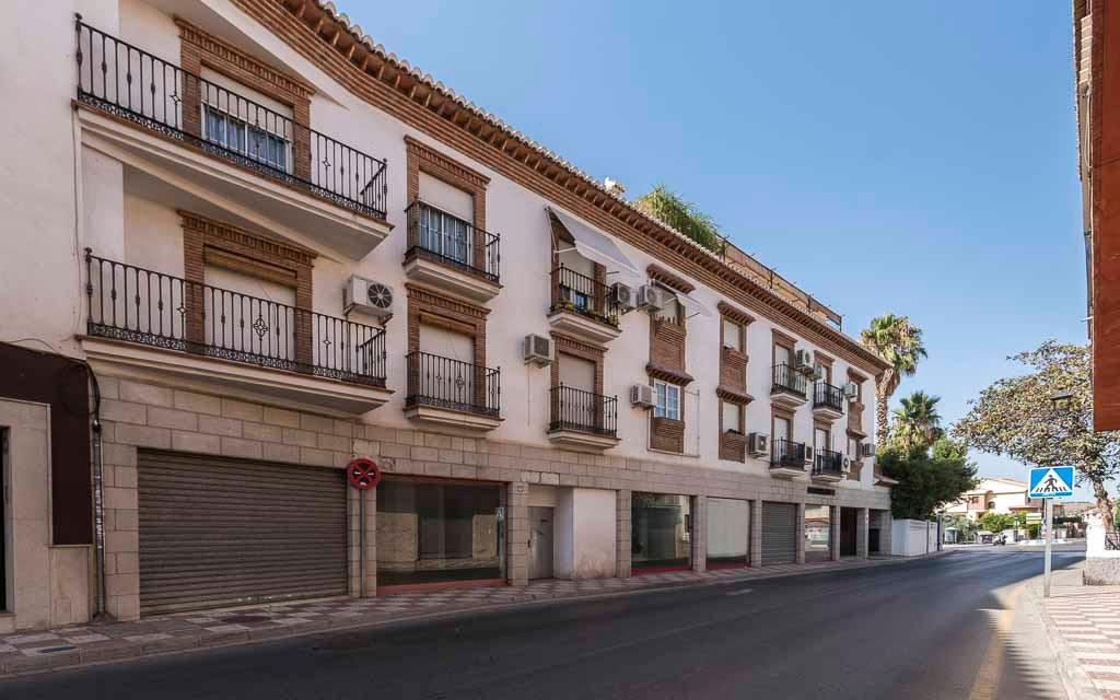 Large open plan premises for sale in Granada