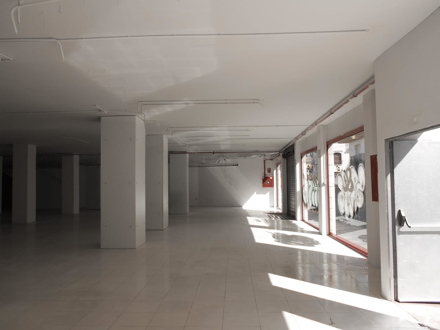 Store åbne lokaler til salg i Granada