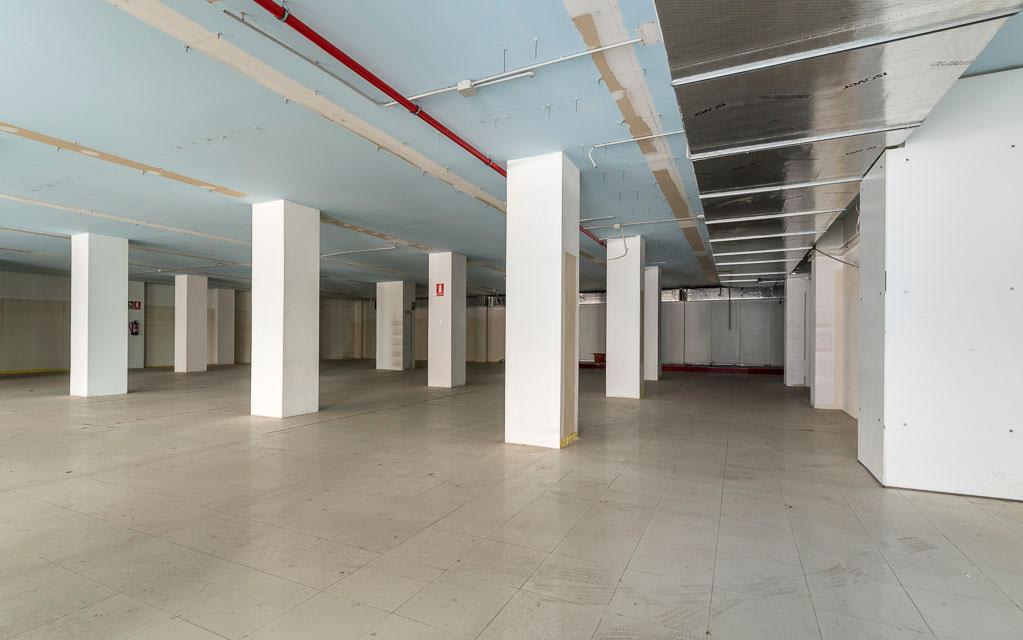 Stora lokaler med öppen planlösning till salu i Granada