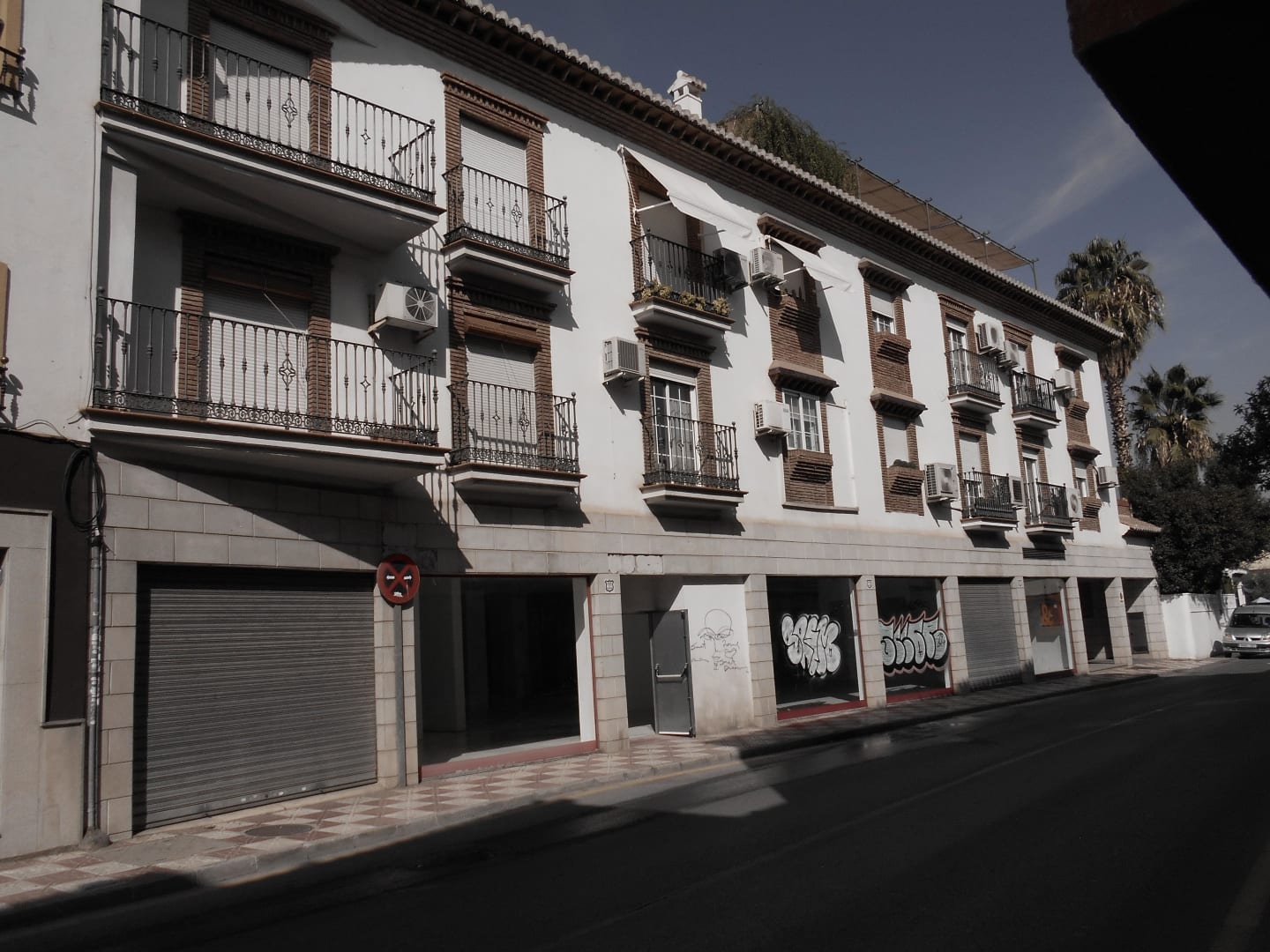 Venda ampli local diàfan a Granada