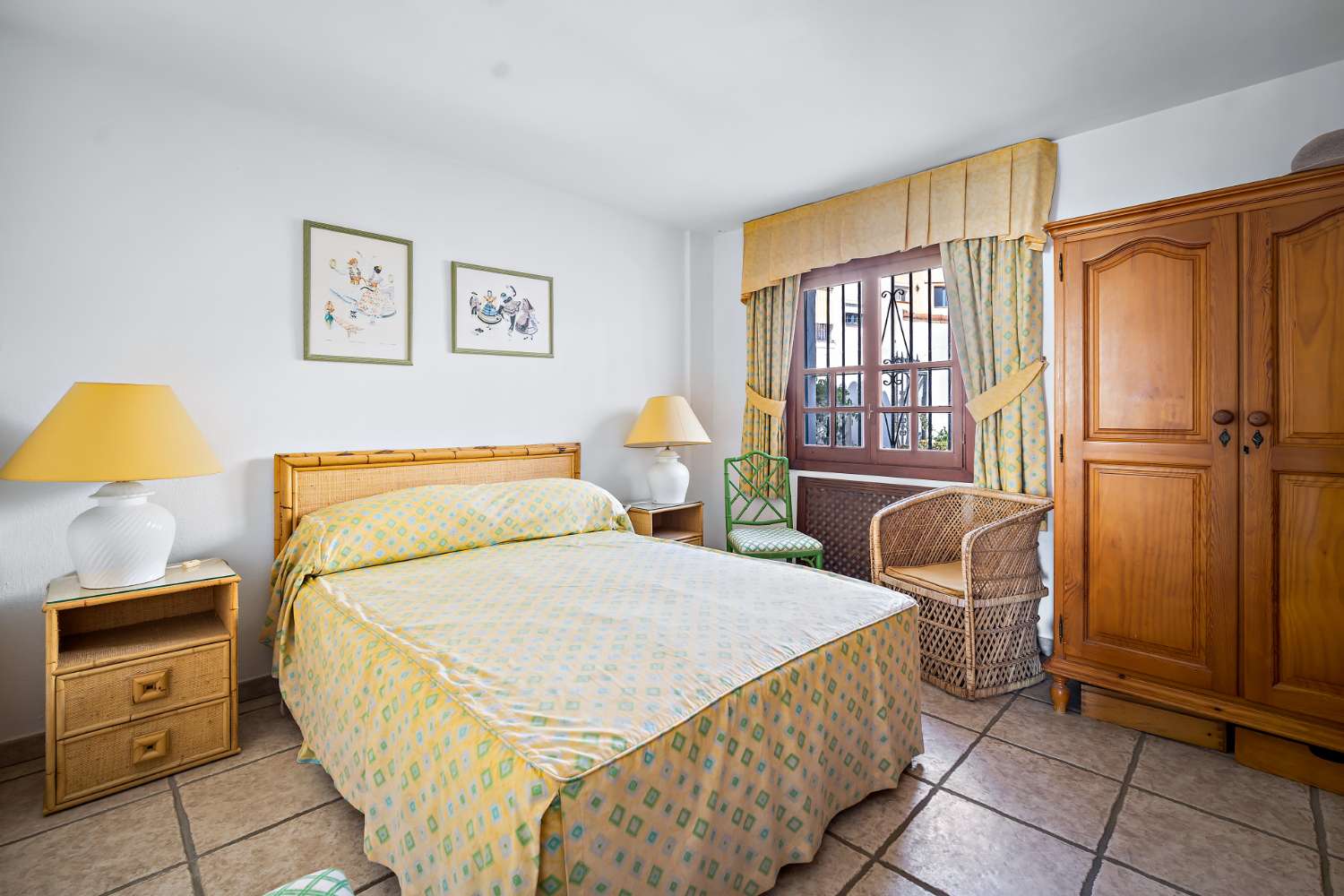 4 BEDROOM, 3 BATHROOM APARTMENT FOR SALE IN PUERTO DE CABOPINO, MARBELLA EAST