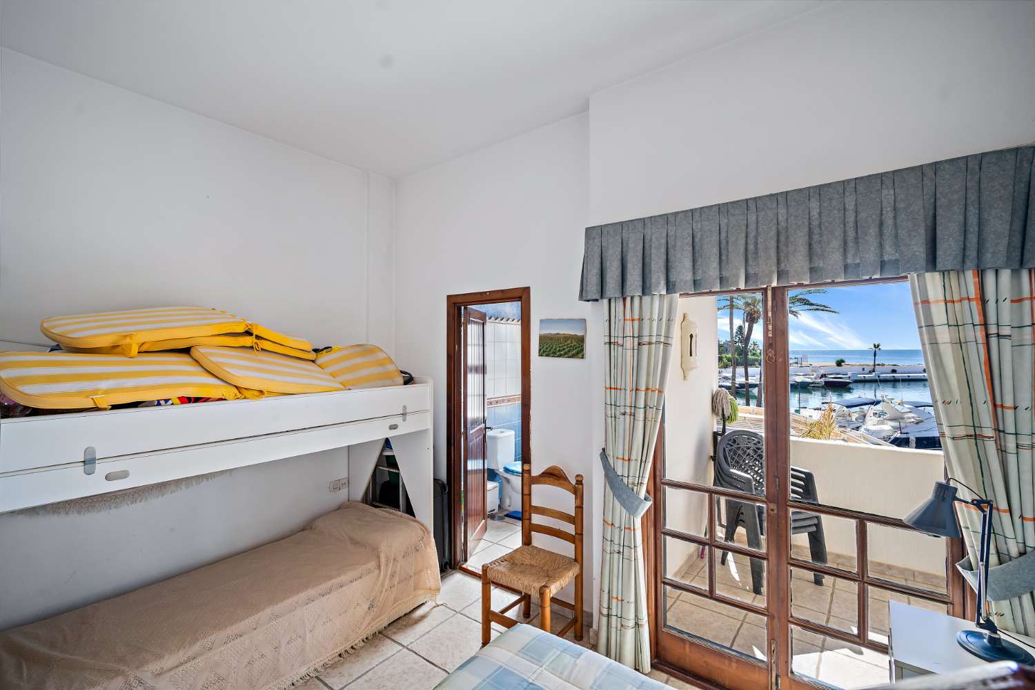 4 غرف نوم, 3 شقة بحمامات للبيع في بويرتو دي كابوبينو, شرق ماربيا