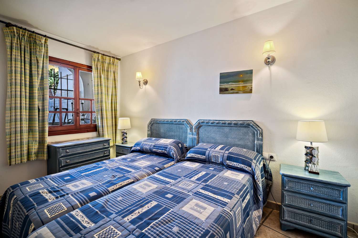 4 soveværelser, 3 badeværelser lejlighed til salg i PUERTO DE CABOPINO, MARBELLA EAST