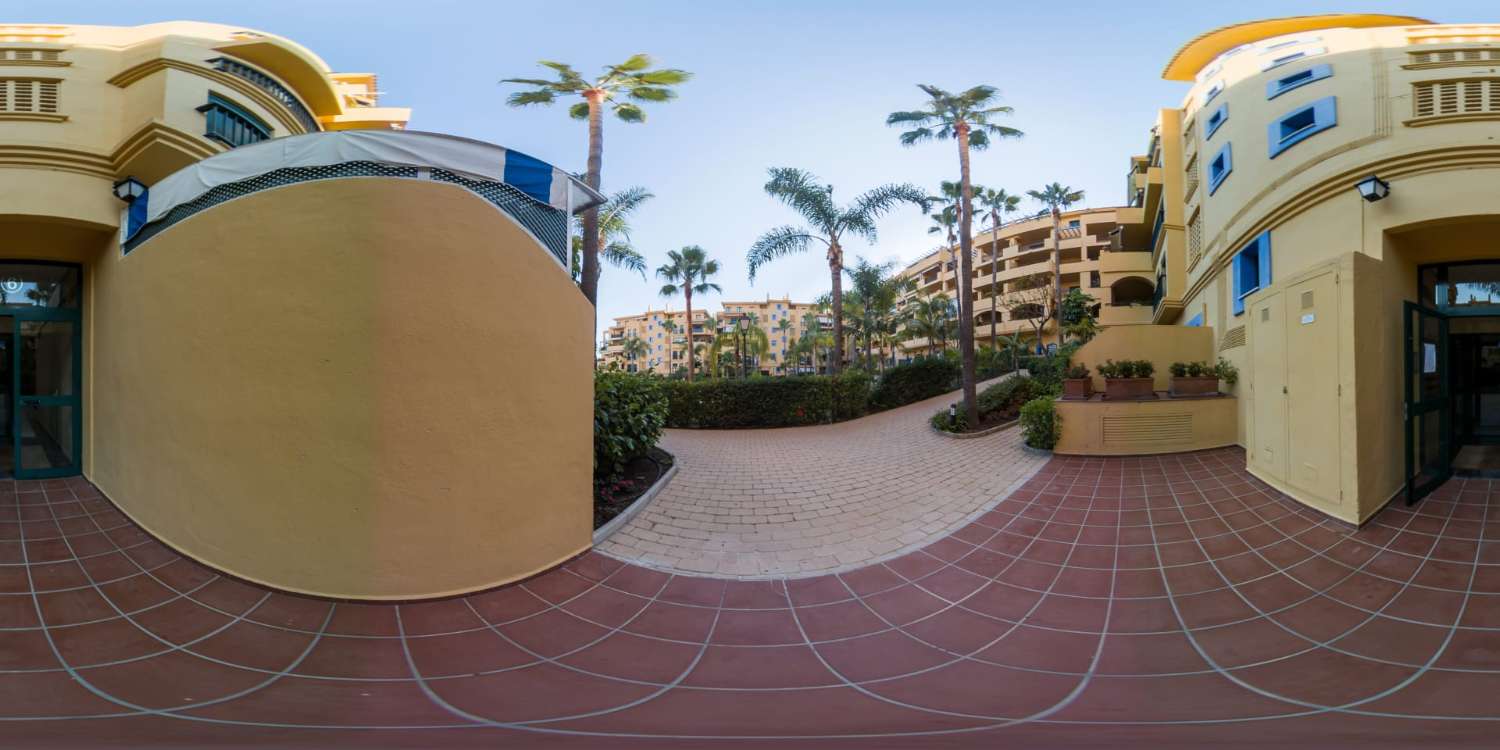 Ground floor apartment for sale in Marbella
