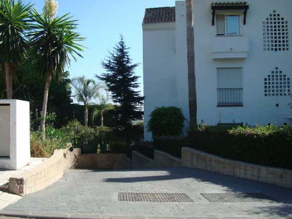 Försäljning av garageplatser med förråd i Mirador de Guadalpin Marbella
