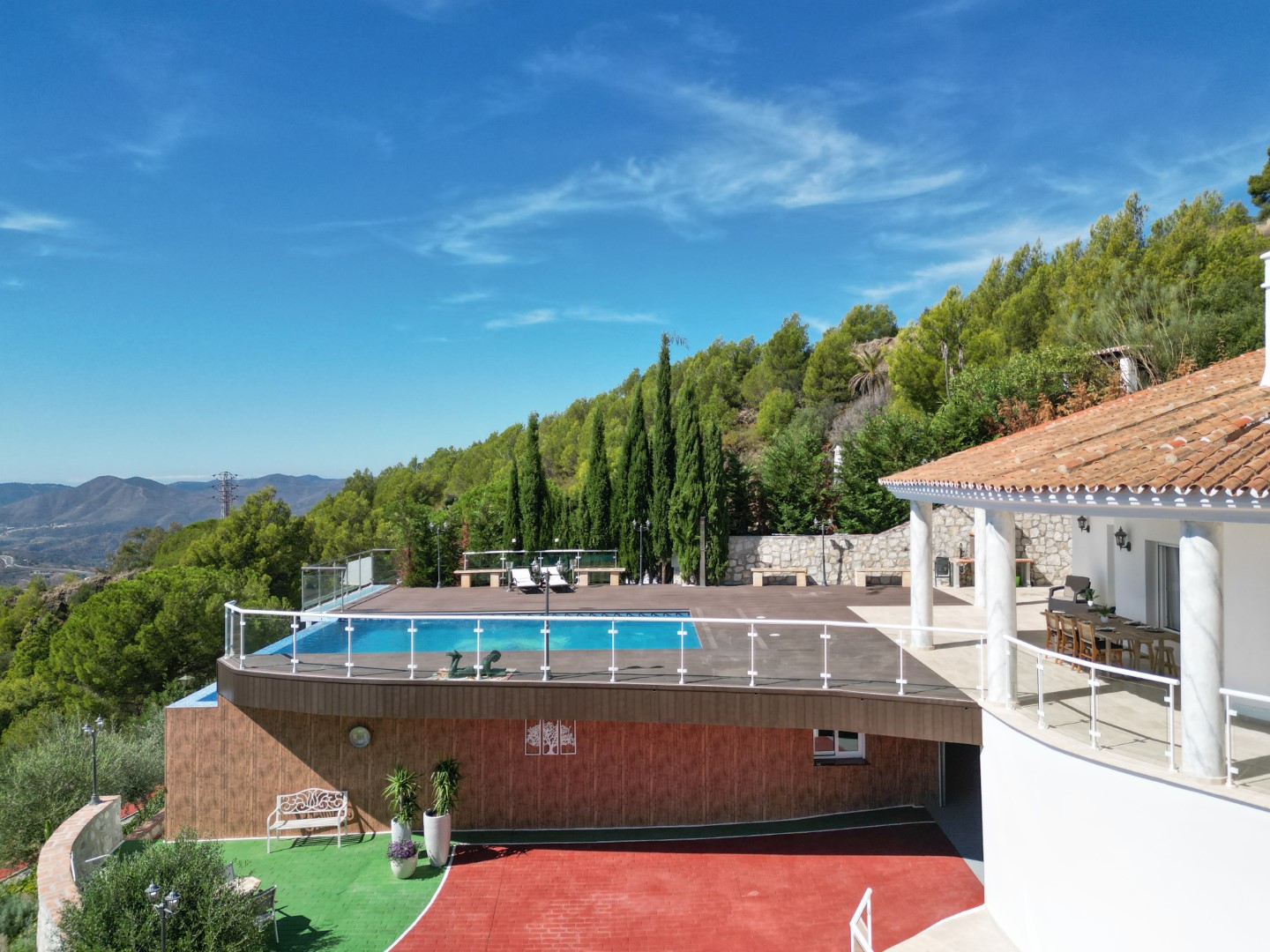 INDEPENDENT VILLA AND APARTMENT FOR SALE IN URB VALTOCADO MIJAS